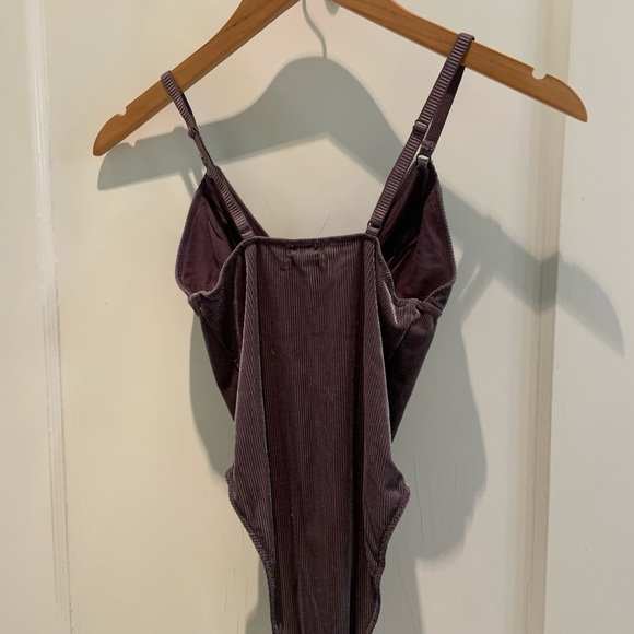 Urban outfitters velvet bodysuit - Picture 2 of 4